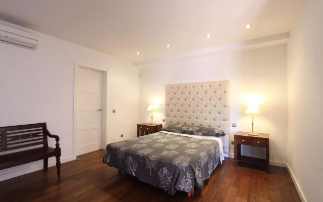 1102 - Marbella Town Villa