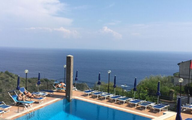 Hotel Sirius