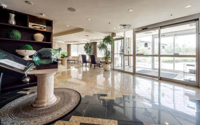 Monte Carlo Inn Airport Suites