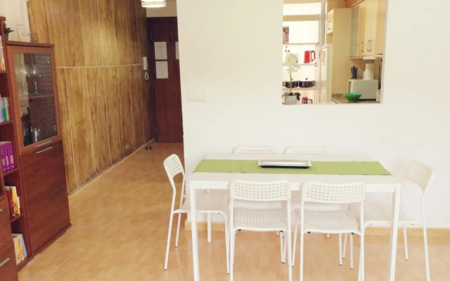 Central Apartment in Valencia with WIFI + Parking.