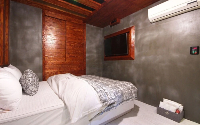 Busan Jangjeon-dong Oops