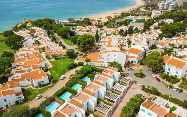 Sunny 5BR Villa at Prainha Club