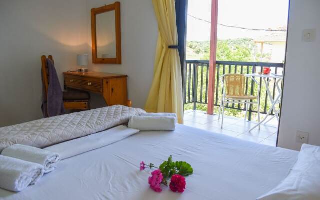 Comfy green studio/just 150m to the beach