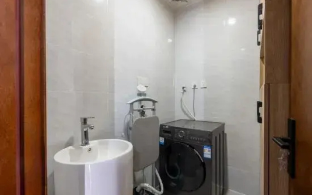Super 8 Select Hotel (Beijing Tiancun Subway Station Branch)