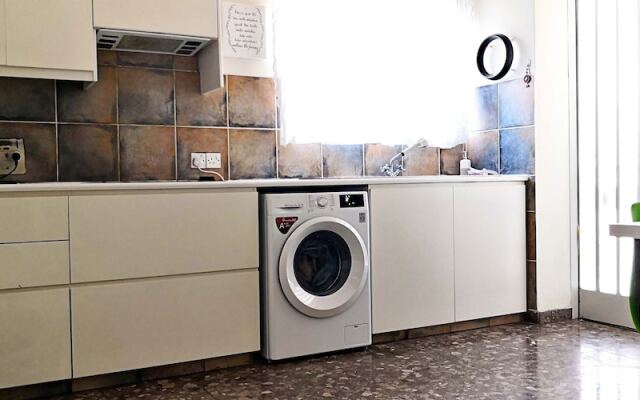 The Bridge-House Apartment