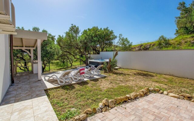 Amazing Home in Banjol With Jacuzzi, 3 Bedrooms and Wifi