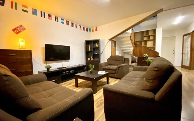 Roomies Hostel Condesa