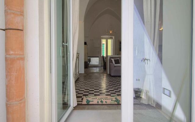 Deluxe Tangerine Court