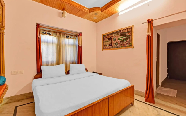 Capital O 85541 Hotel Crown Villa
