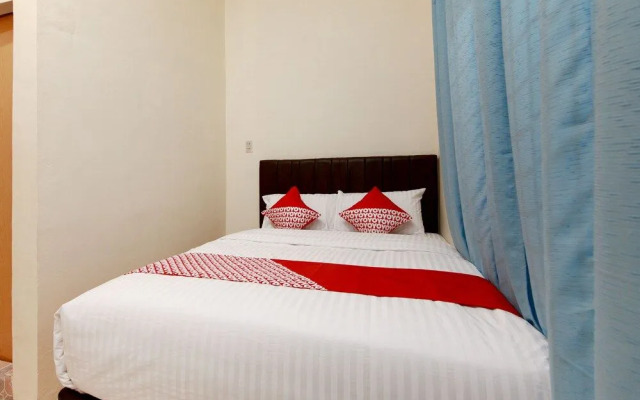 OYO Living 1332 Almonsari Residence