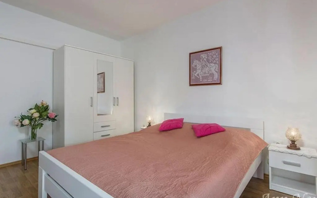 Apartments with a parking space Novigrad - 2536
