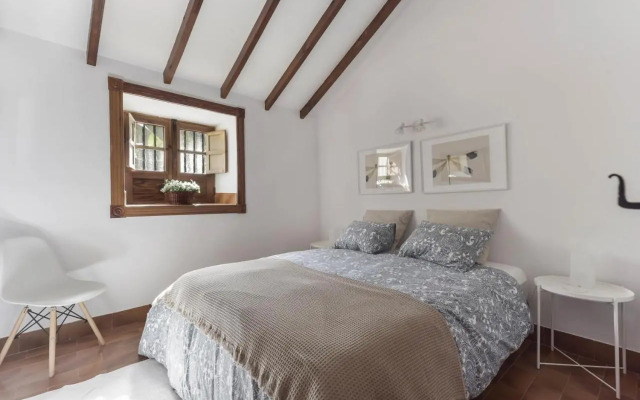 Rural House Los Orovales with Terrace and Parking