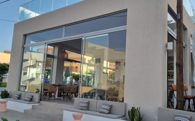 Leonidas Studios & Apartments