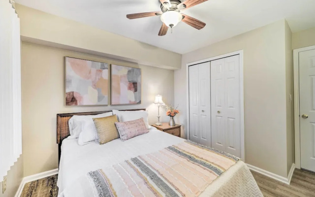Brigantine Condo w/ Beach Access & Pool Views