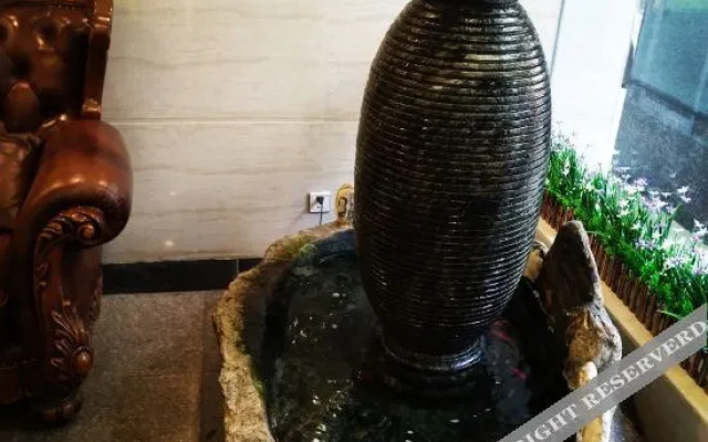 Rujia Huayi Select Hotel (Dali Yangbi County Cangshan West Road)