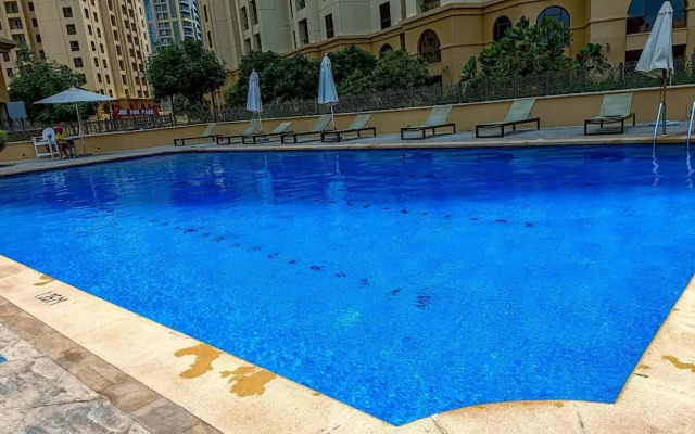 Urban Panda Hostel JBR Dubai