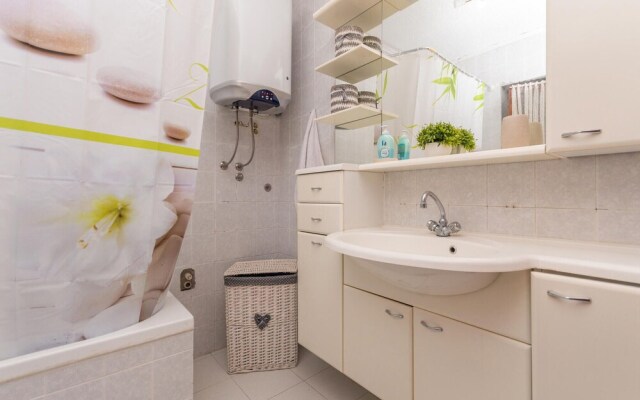 Awesome Home in Sukosan With 4 Bedrooms and Wifi