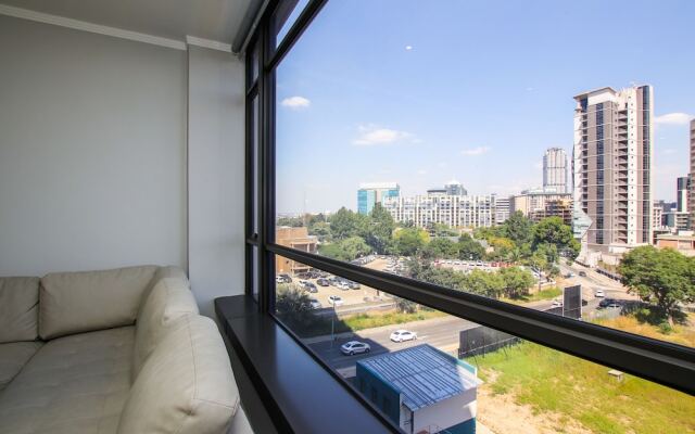 Sandton Smart Apartment Ten