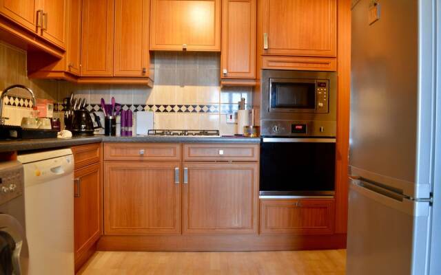 2 Bedroom Flat Near Murrayfield Stadium