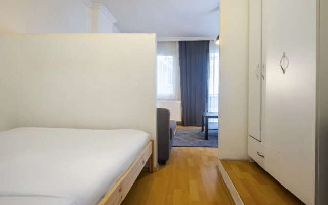 Vibrant Studio Flat Near Taksim Square