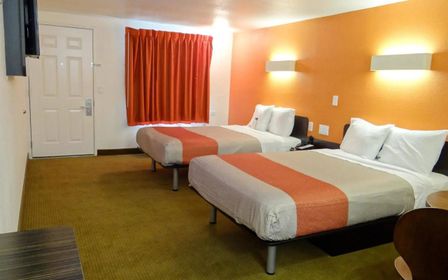 Motel 6 Erie, PA