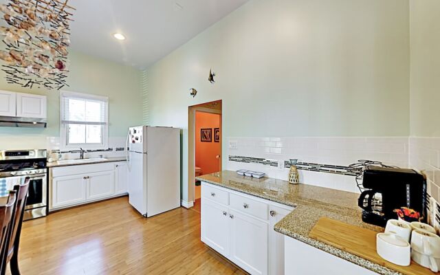 Renovated Historical - 2 Br Apts