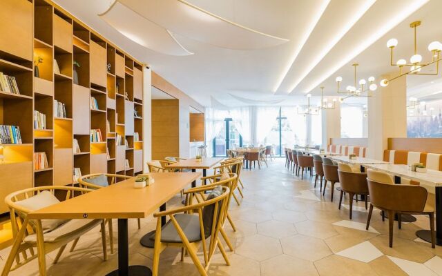 Atour Hotel Nanjing Road Small White Building Tianjin