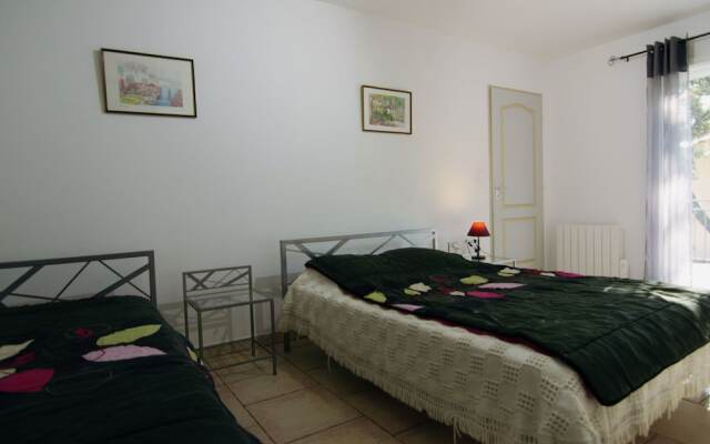 Modern Villa with Private Pool in Ledenon