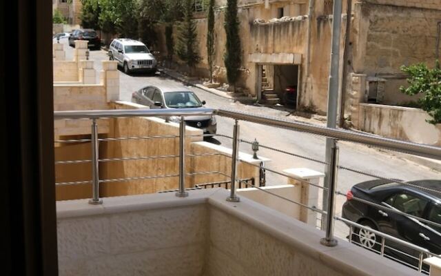 Amazing one Bedroom Apartment in Amman, Elwebdah 5