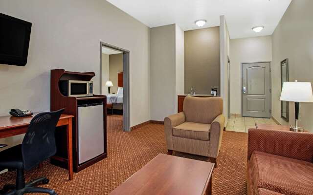 La Quinta Inn & Suites by Wyndham Fairfield TX