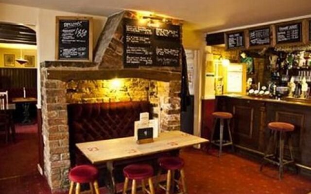 Crossways Inn
