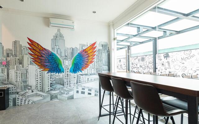 RedDoorz Premium near Centre Point Mall Medan
