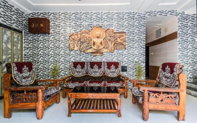 OYO 38595 Varsha Grand Residence
