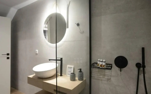 Damona 2BR Luxury Home With Garden