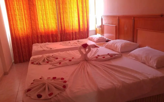 Side Center Hotel