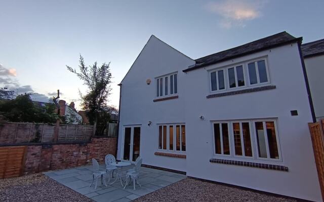 Northampton Oasis - 4 Bedroom House