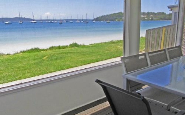 Casa Martins', 219 Foreshore Drive - Absolute Waterfront House – Balcony – Corlette