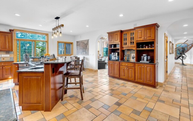 Majestic Lodge Retreat Amenities & Views