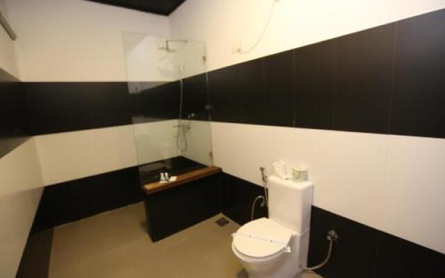 Eco Hotel Black & White - Anuradhapura