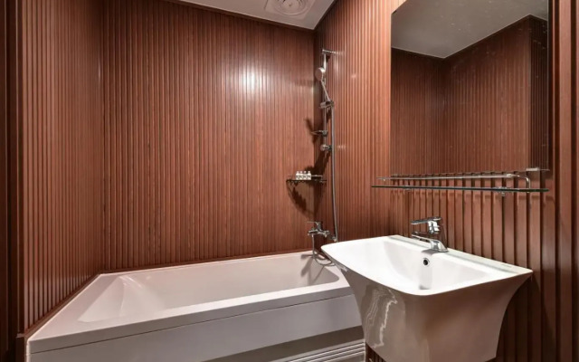 Sea & Moon Tourist Hotel