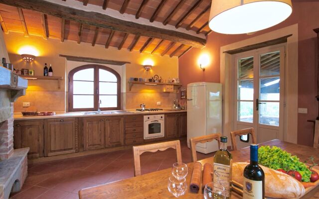 Magnificent Farmhouse in Lucignano With Swimming Pool