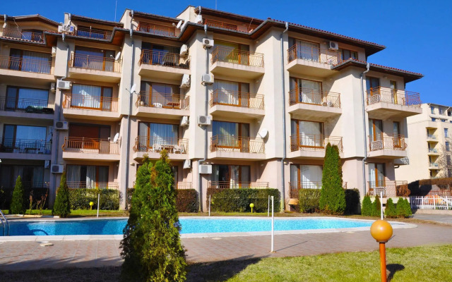 La Playa Apartments