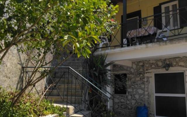 Sissy apartments by the sea