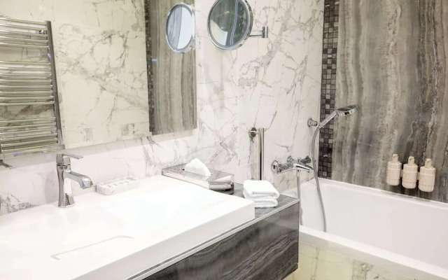 Tresor Le Palais Timisoara, Curio Collection By Hilton