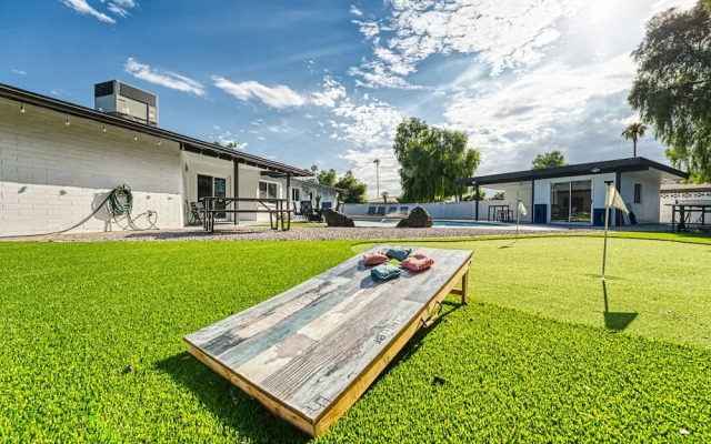 3BR Sleeps 8 Pool Putting Green BQQ Large Island!