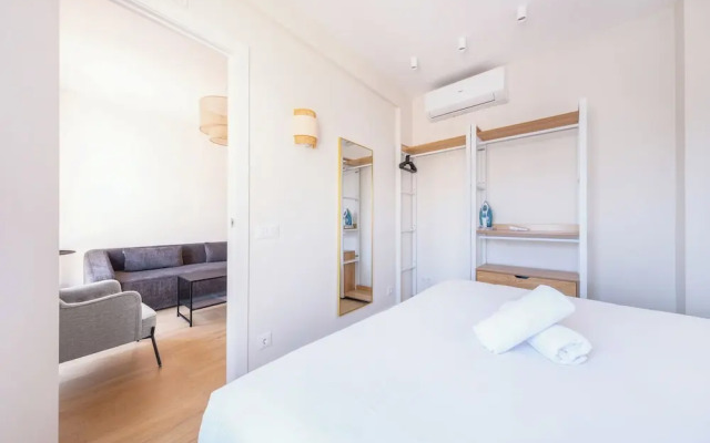 AinB Barcelona Sants Apartments