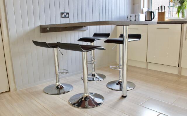 2 Bedroom Flat In Leafy Morningside