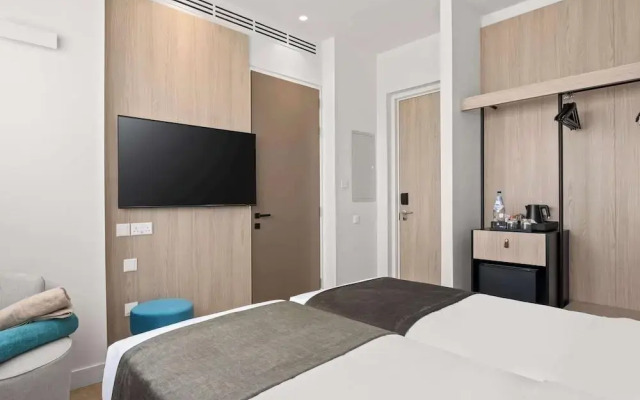 Mercure Larnaca Finikoudes Beach