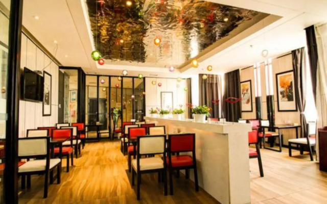 Zhongzhou Yihe Hotel (Dennis City Plaza)