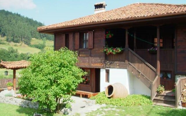 Hadji Neikovi guest houses